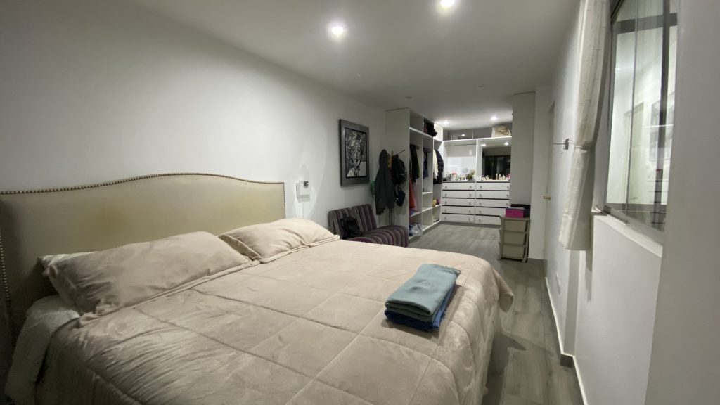 CF608301-FDEB-4738-8AE1-DA951A7F7D17